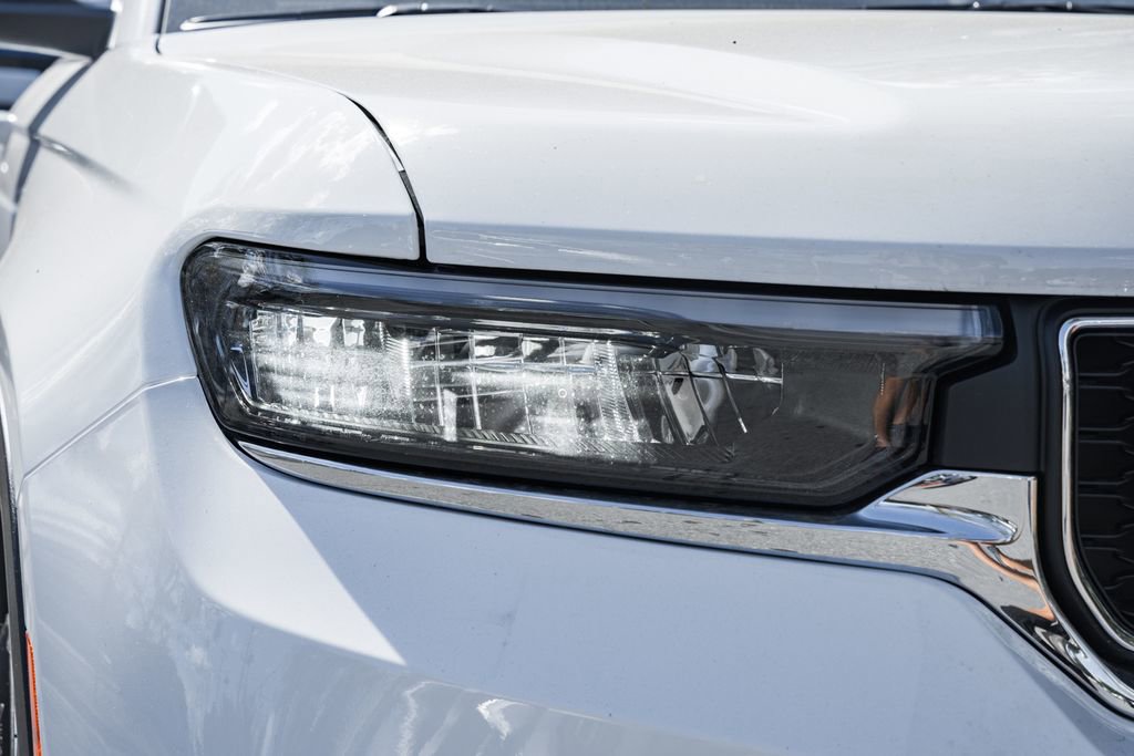 New 2025 Jeep Grand Cherokee Laredo X w/ Luxury Tech Group I image 13