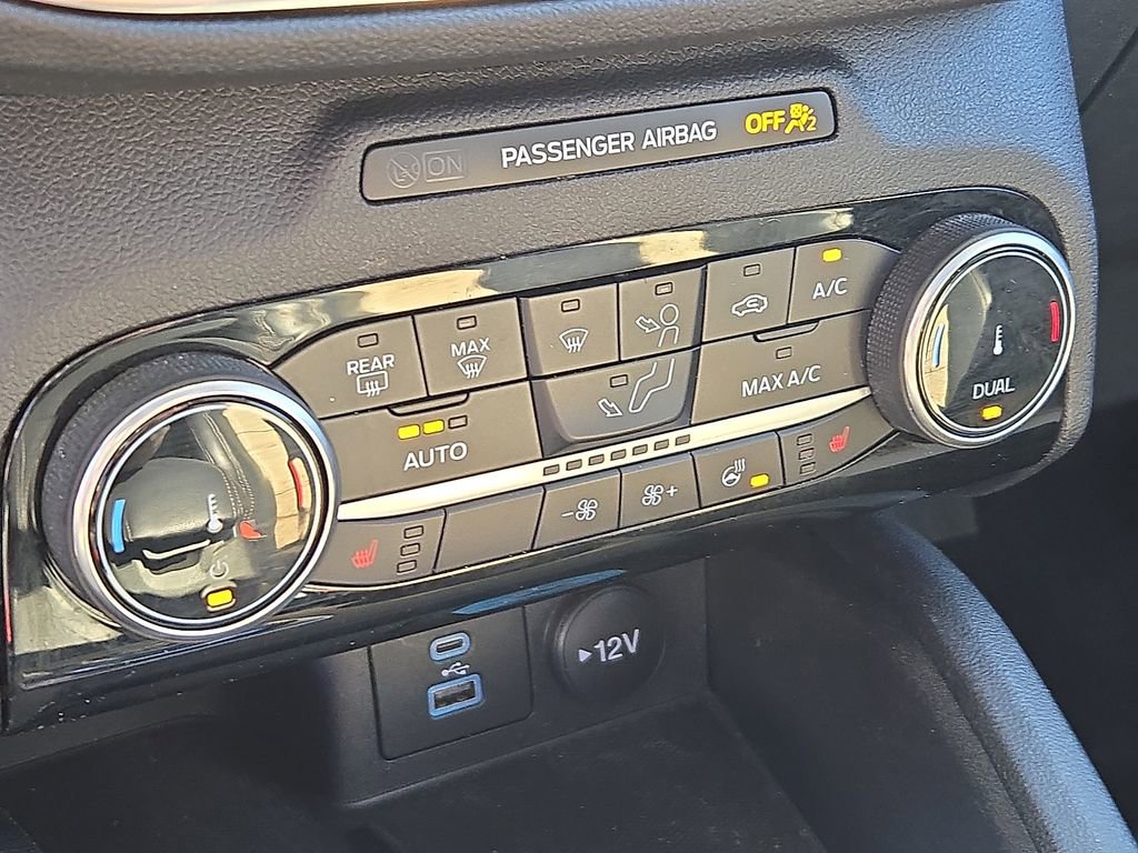 Used 2022 Ford Escape Titanium w/ Titanium Elite Package image 16