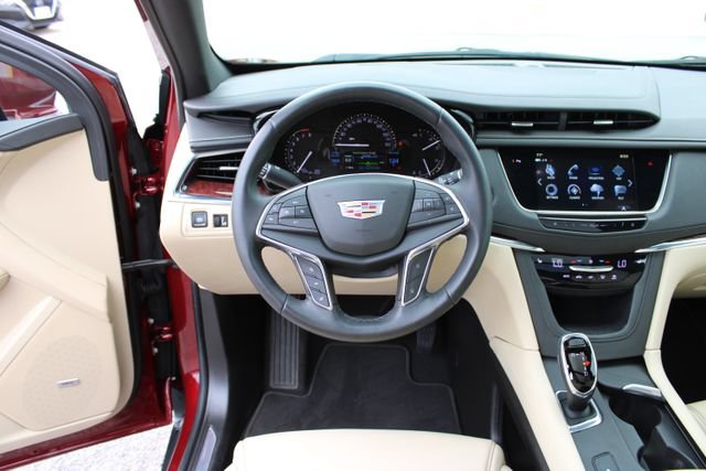 Used 2018 Cadillac XT5 Luxury w/ Driver Awareness Package FWD image 19