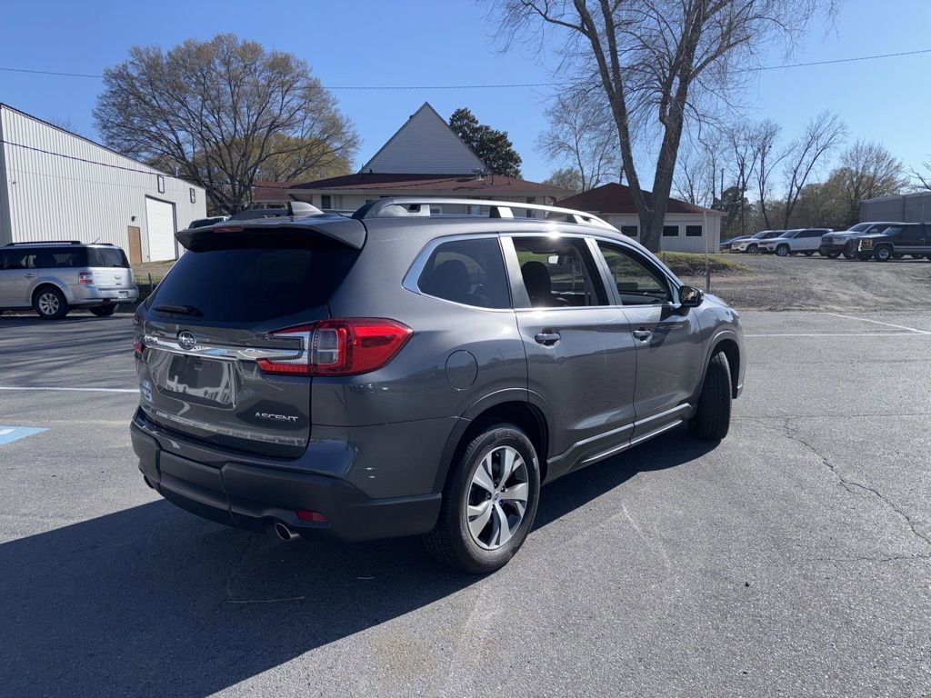 Used 2023 Subaru Ascent Premium image 5