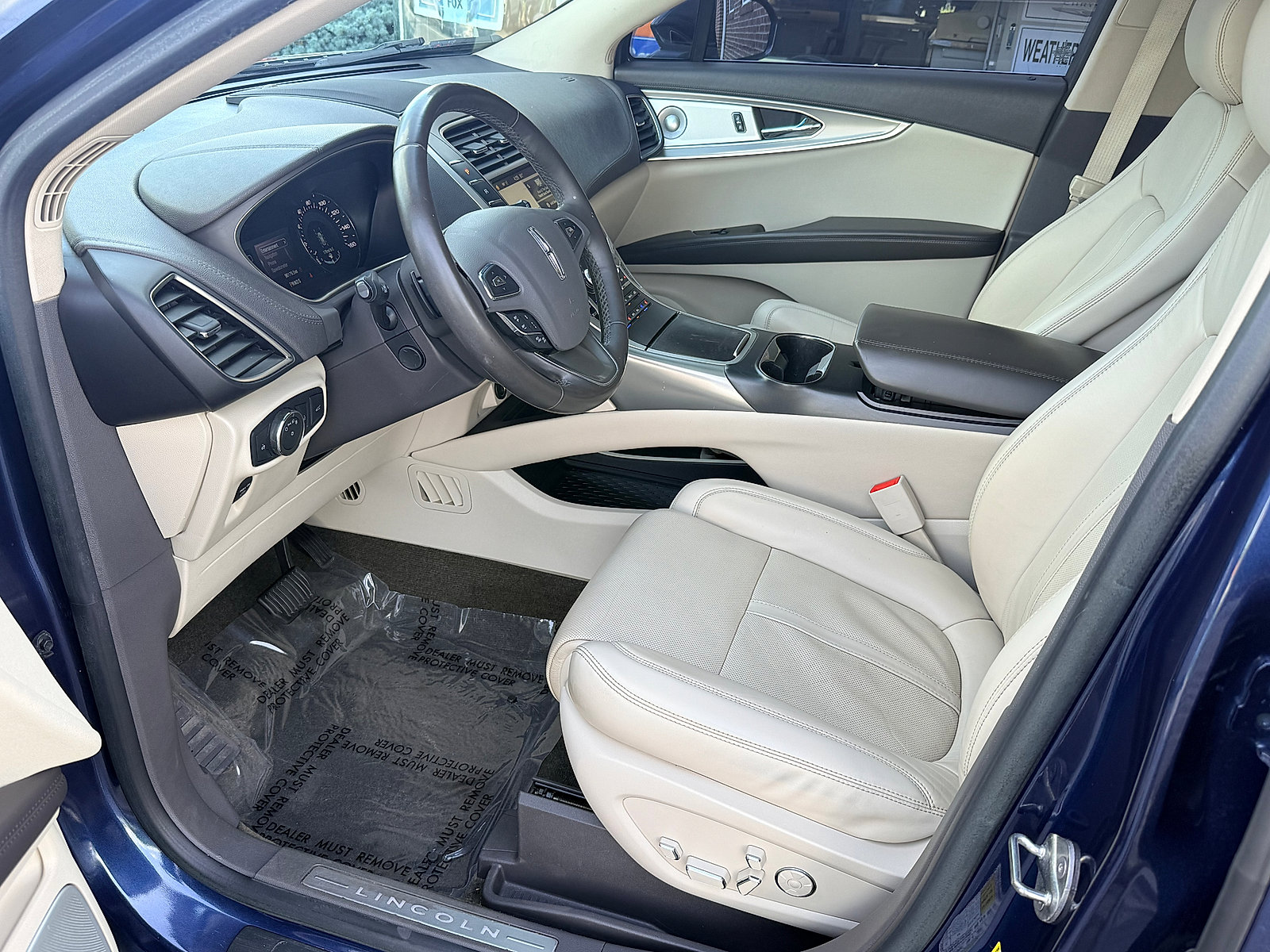 Used 2017 Lincoln MKX Reserve w/ Luxury Package AWD/4WD image 31