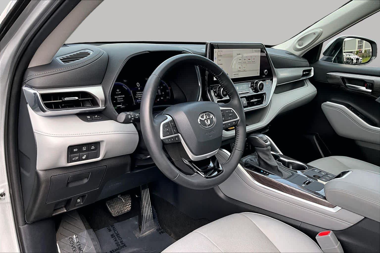Used 2024 Toyota Highlander Platinum AWD/4WD image 18