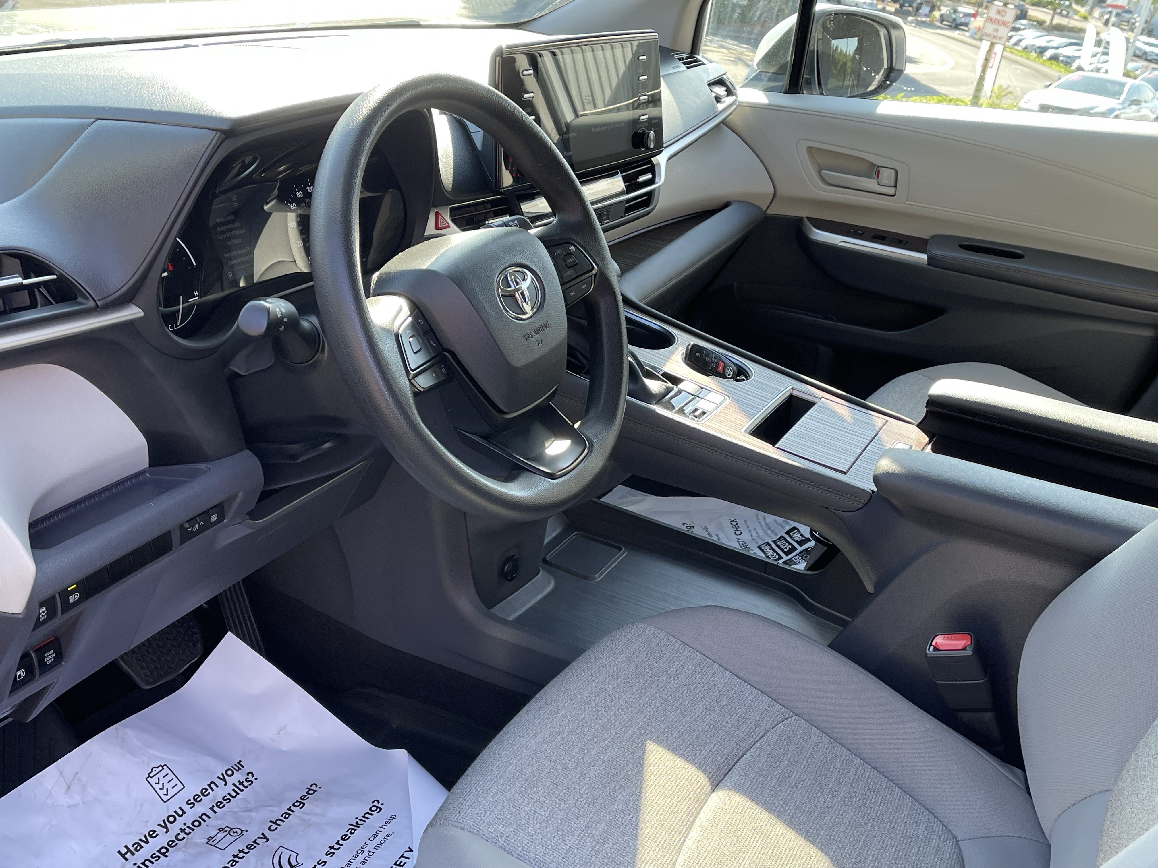 Certified 2024 Toyota Sienna LE AWD/4WD image 9