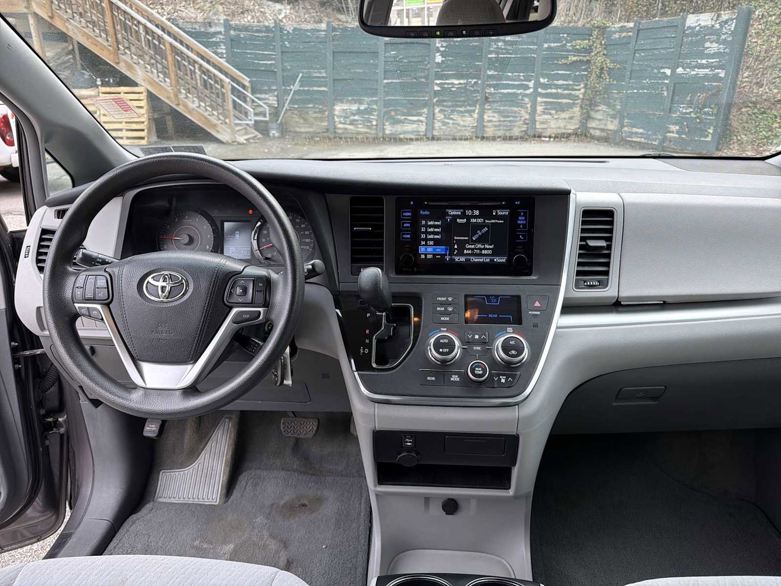 Used 2015 Toyota Sienna LE image 18