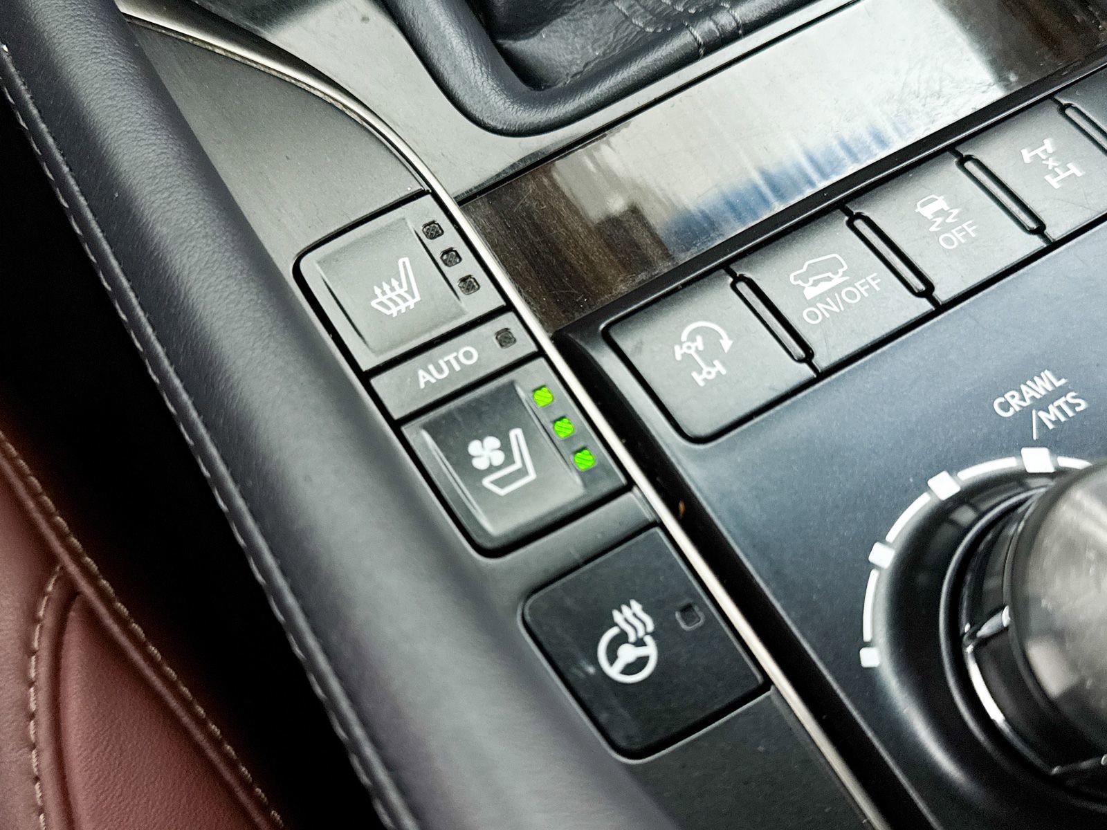 Used 2018 Lexus LX 570 4WD w/ Luxury Package image 28