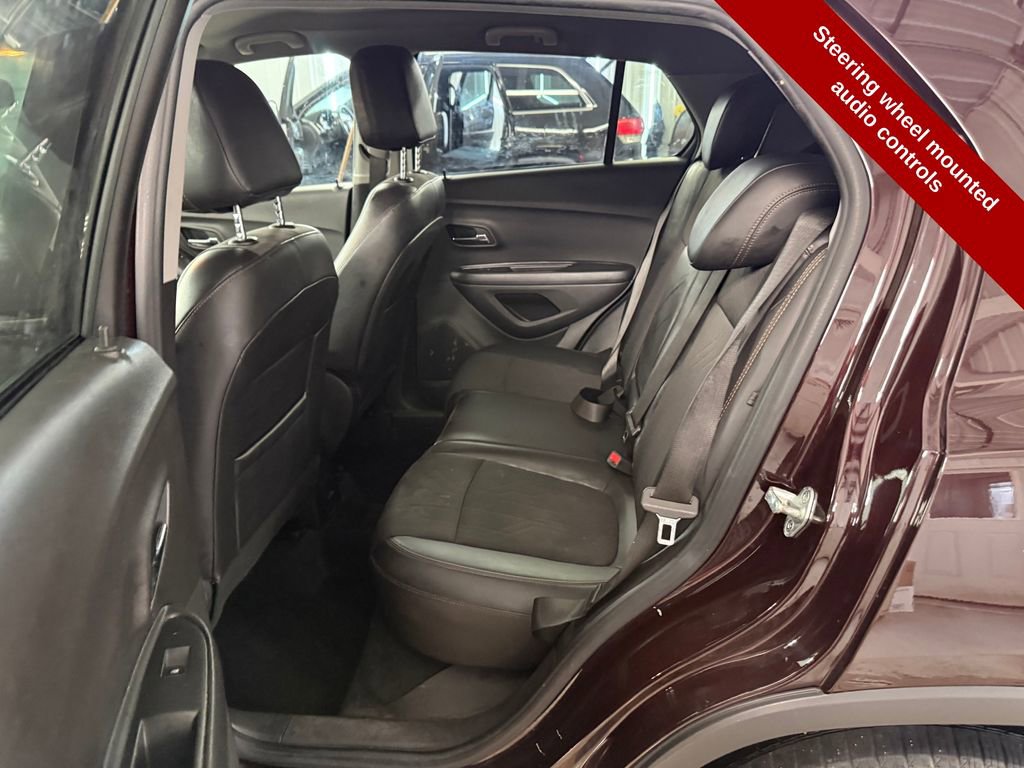 Used 2021 Chevrolet Trax LT w/ LT Convenience Package image 30