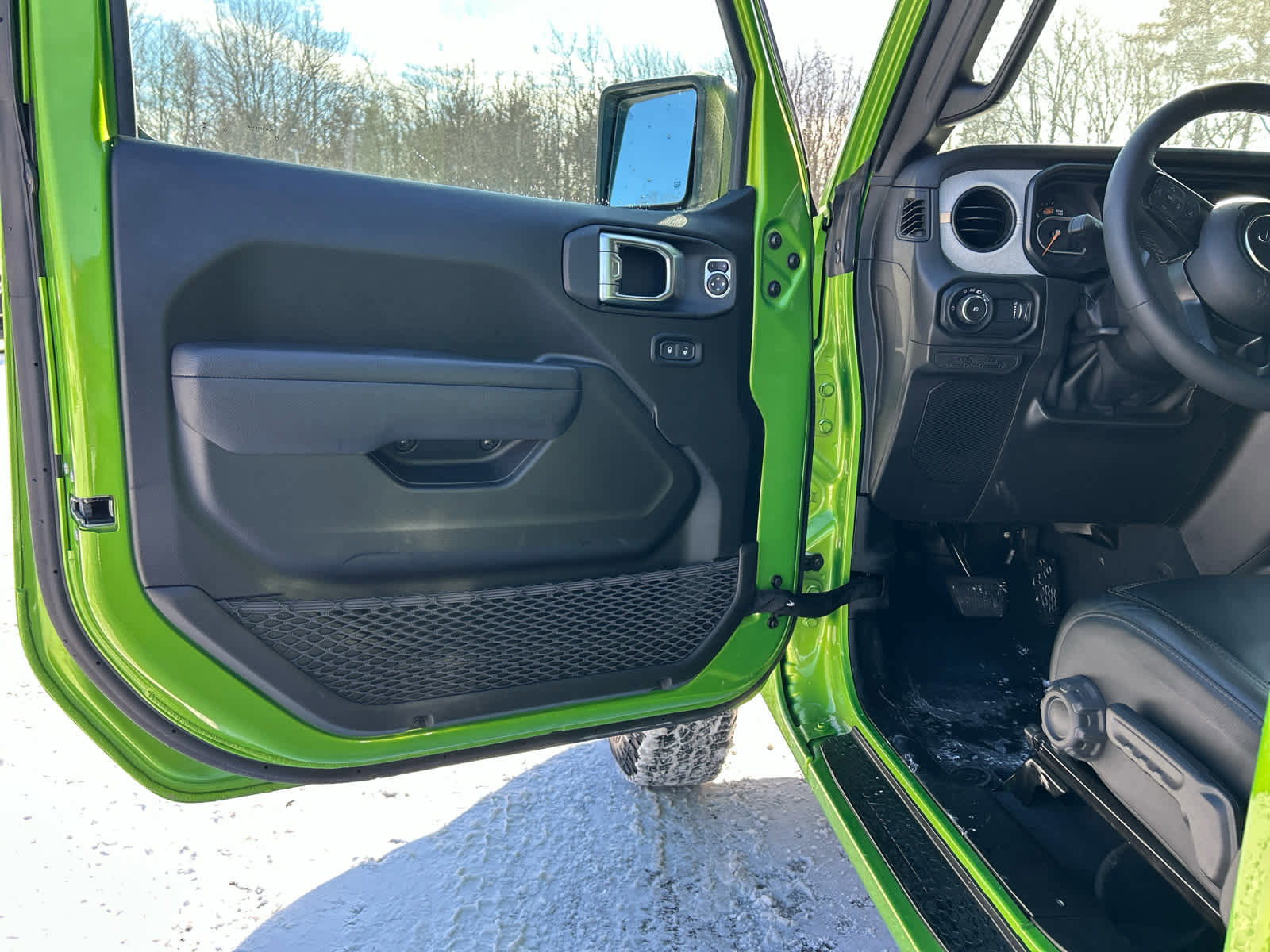 Used 2025 Jeep Wrangler Sport S image 32