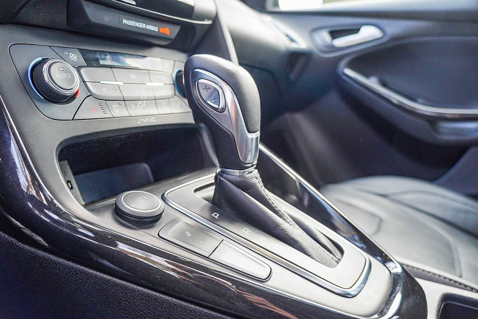 Used 2017 Ford Focus Titanium w/ Titanium Technology Package image 25