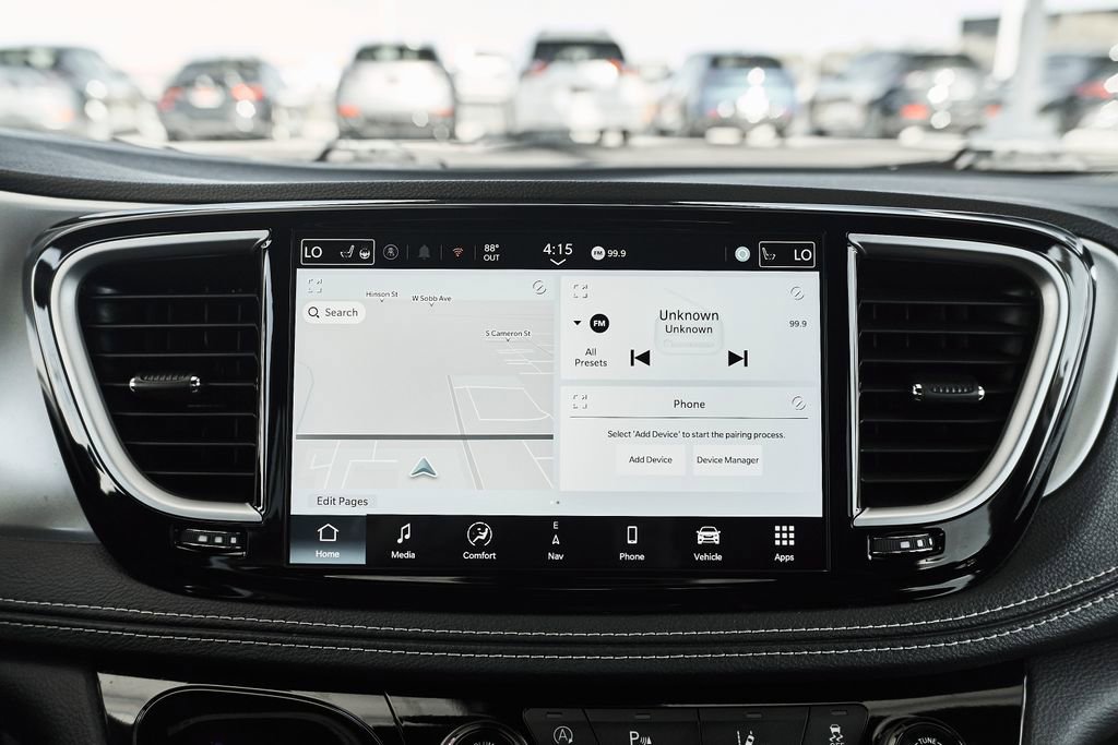 Used 2025 Chrysler Pacifica Limited image 36