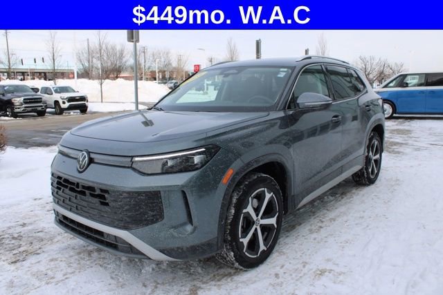Certified 2025 Volkswagen Tiguan SE AWD/4WD image 3