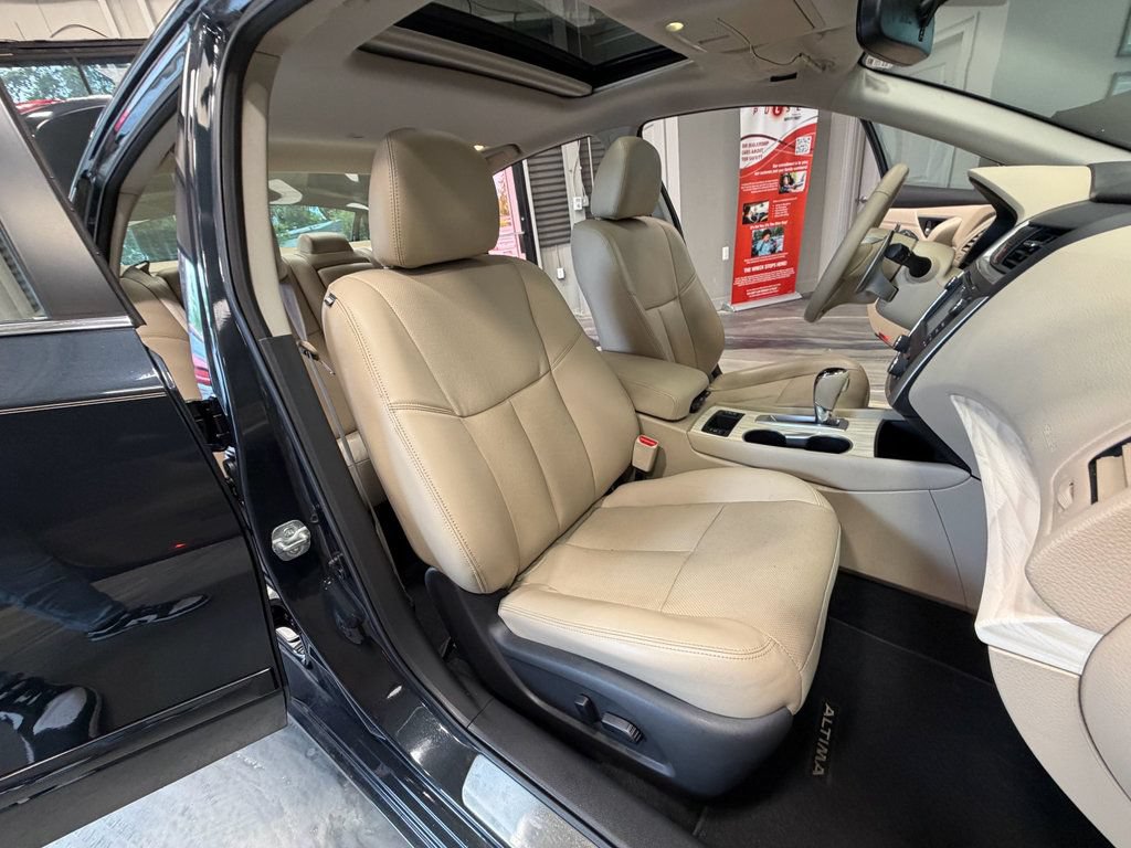 Used 2017 Nissan Altima 3.5 SL w/ 3.5SL Technology Package FWD image 4