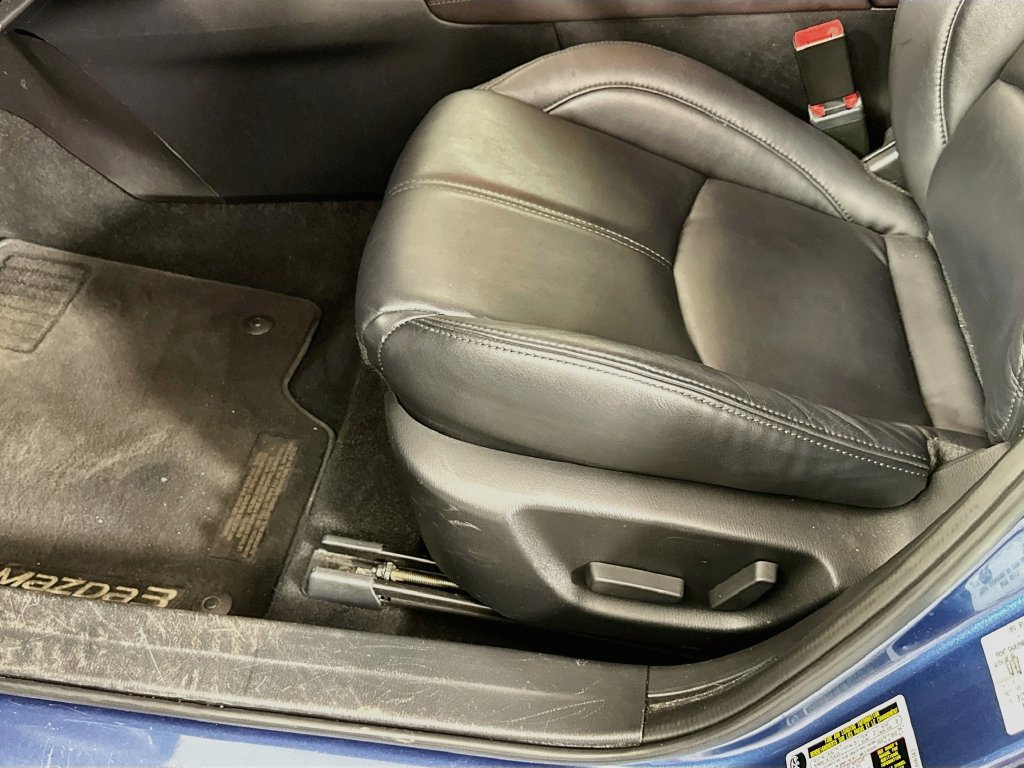 Used 2018 MAZDA MAZDA3 Touring FWD image 27