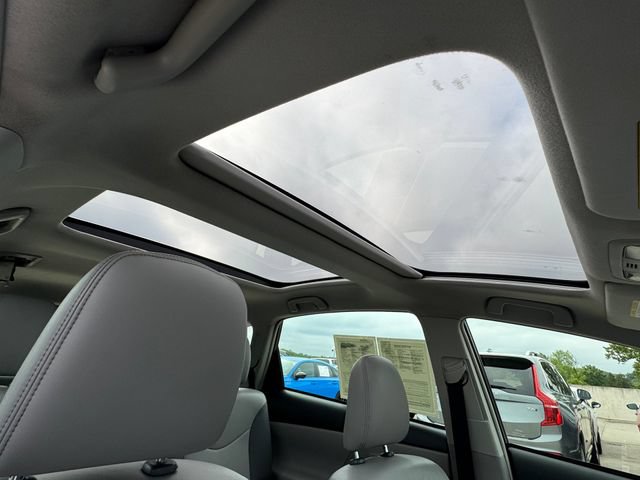 Used 2017 Toyota Prius V Five w/ Advanced Technology Package FWD image 8