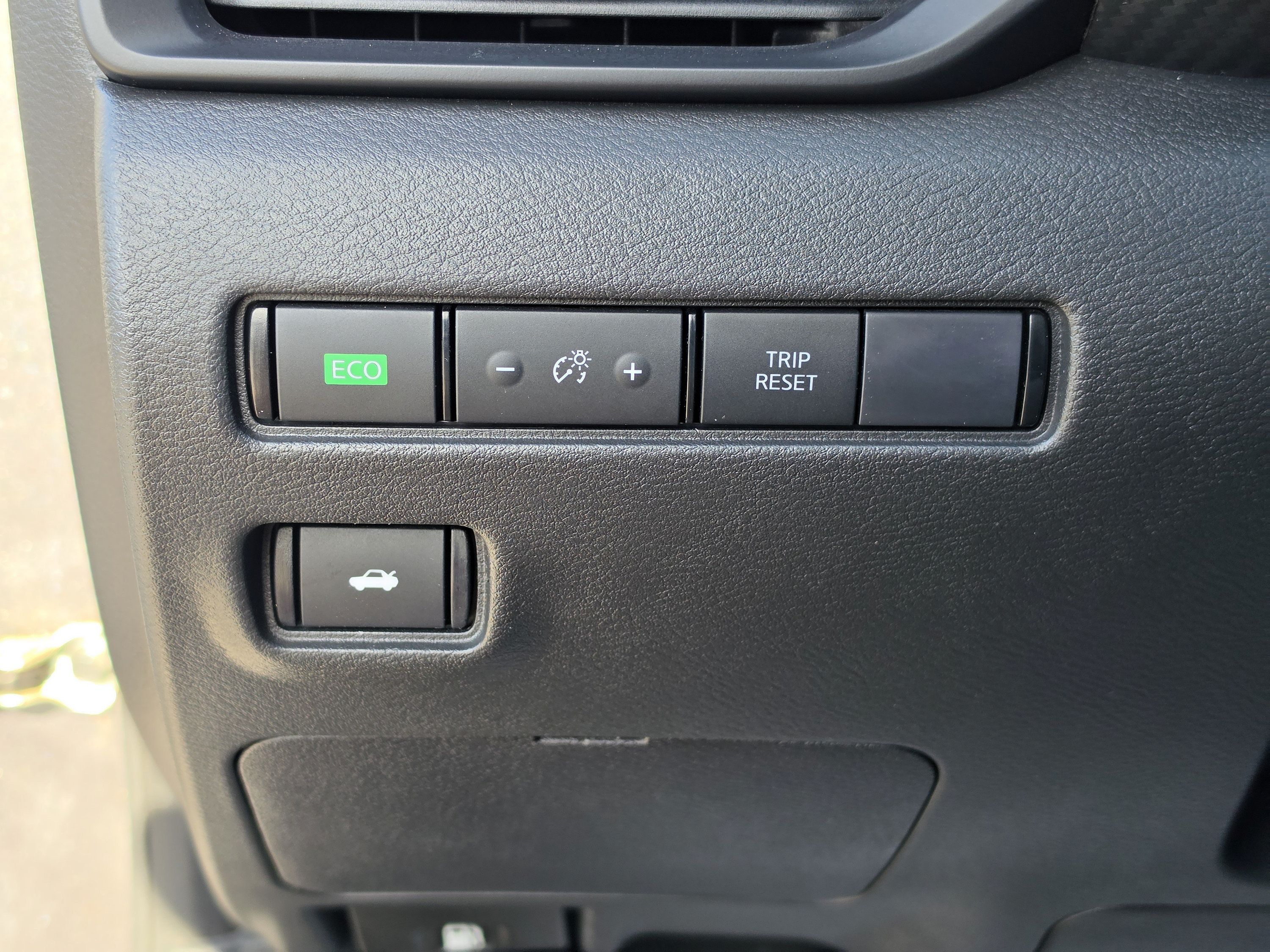 Used 2025 Nissan Sentra S FWD image 29