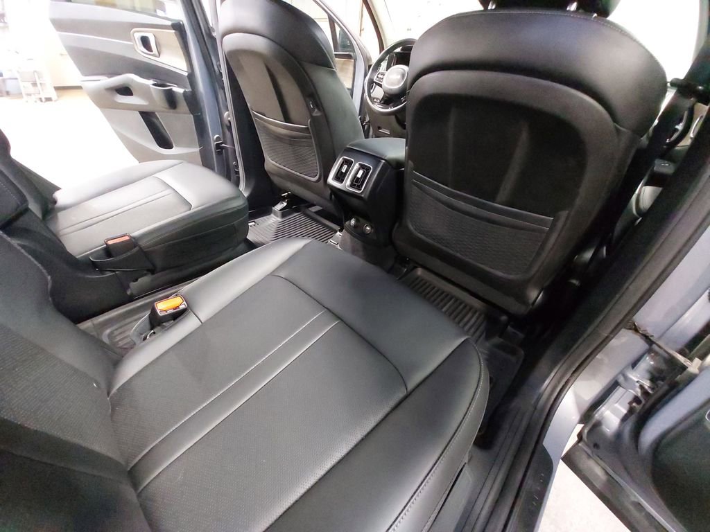 Used 2023 Kia Sorento X-Line EX image 11