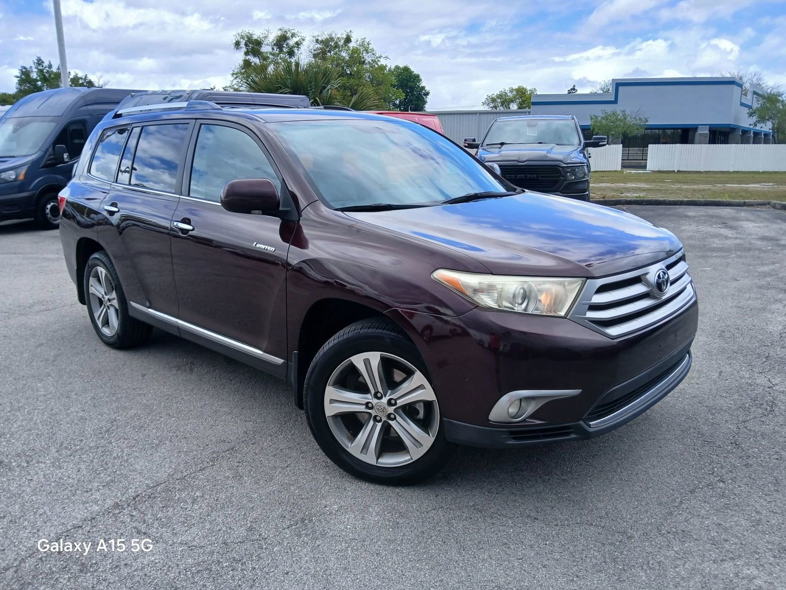 Used 2011 Toyota Highlander Limited w/ Tow Pkg image 1