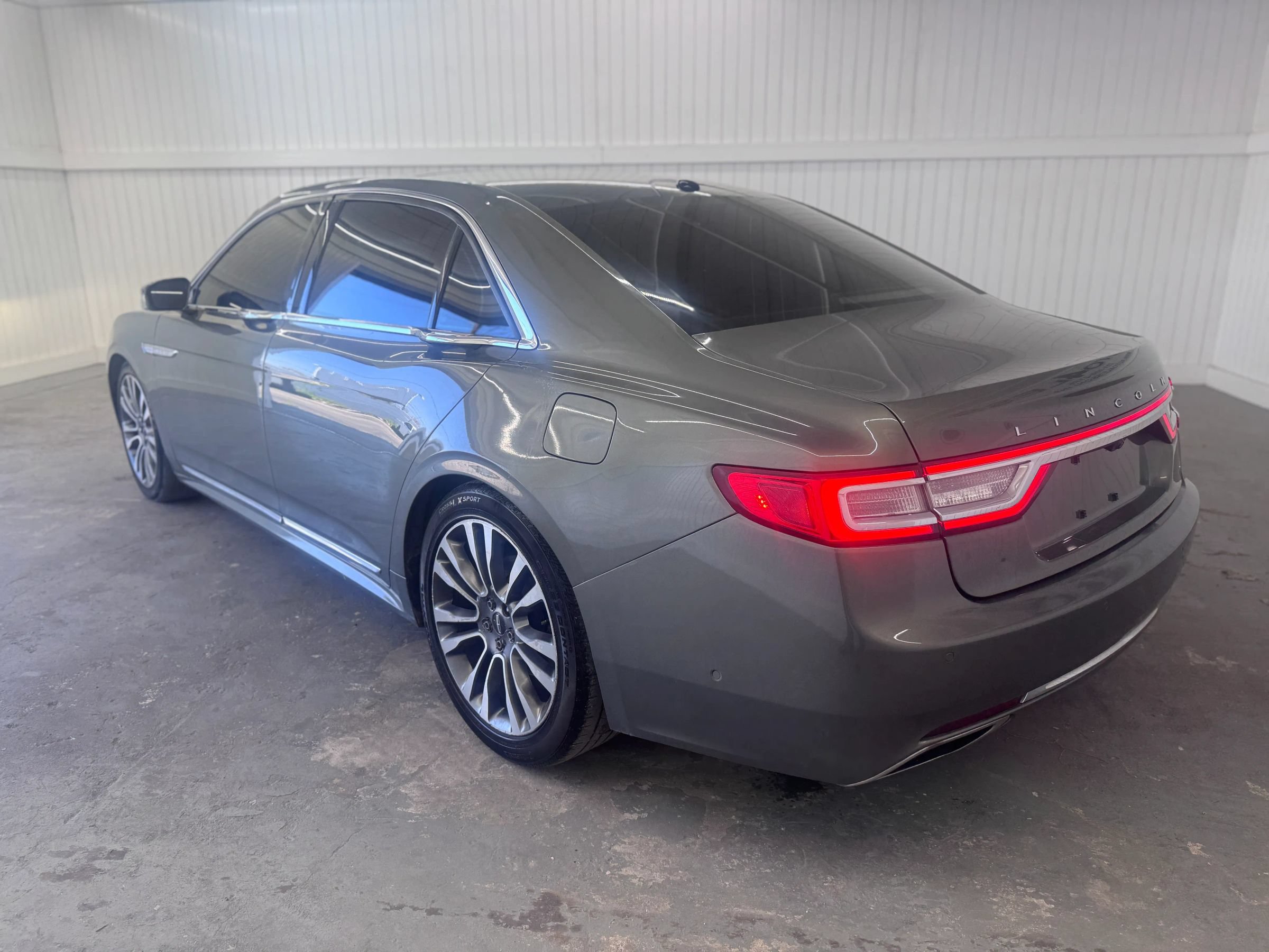 Used 2017 Lincoln Continental Select w/ Technology Package FWD image 7