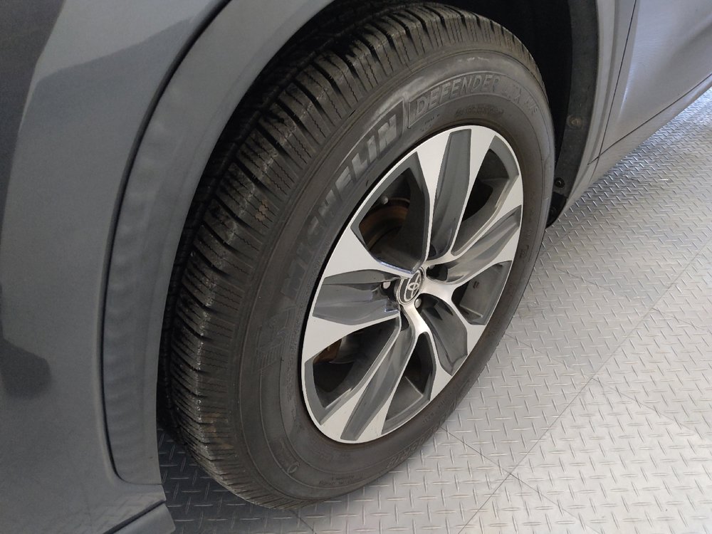 Used 2021 Toyota Highlander XLE image 31