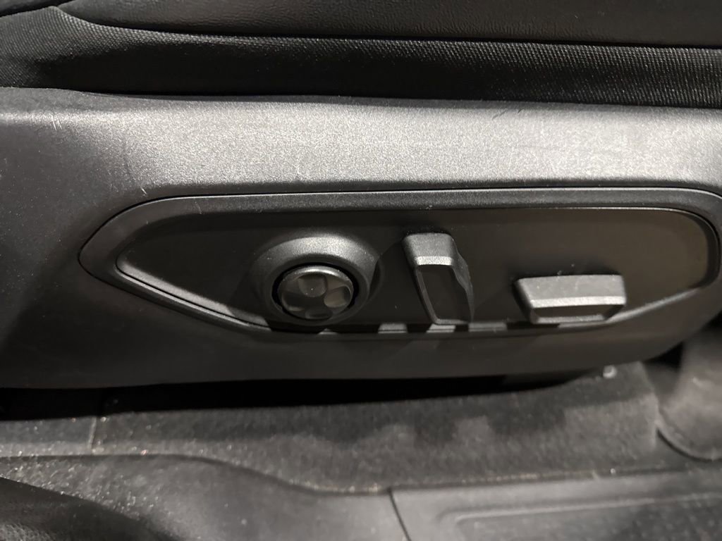 Used 2023 Jeep Grand Cherokee 4WD 4xe image 15