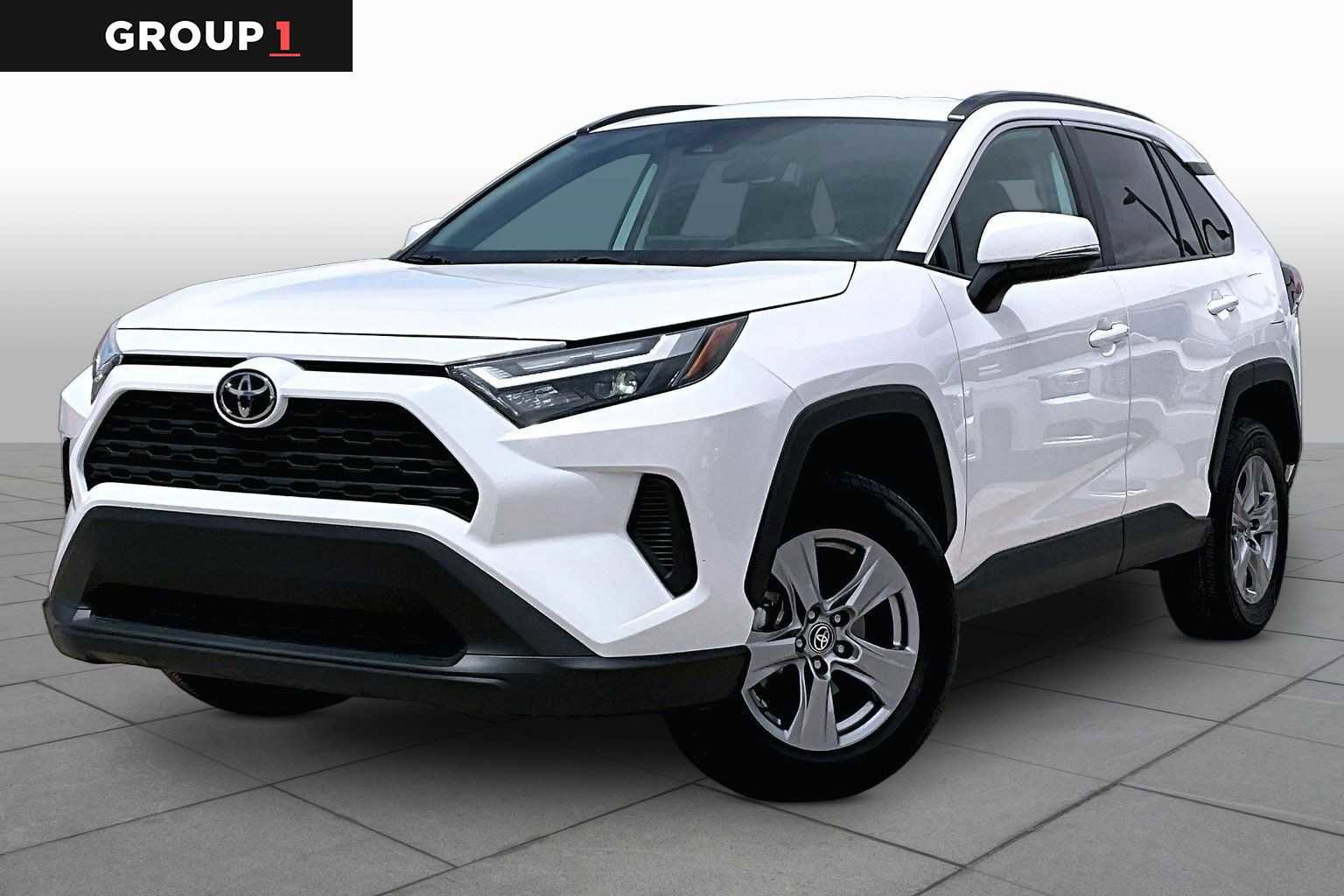 Used 2025 Toyota RAV4 XLE FWD image 1