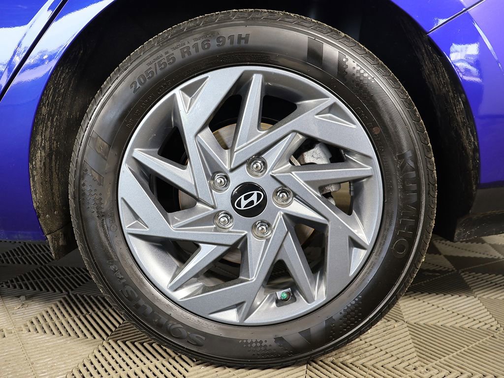 Certified 2024 Hyundai Elantra SEL image 17