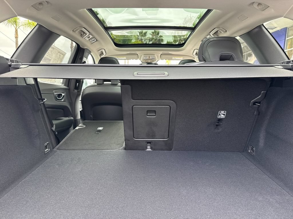 New 2026 Volvo XC60 T8 Plus w/ Climate Package PRO AWD/4WD image 14