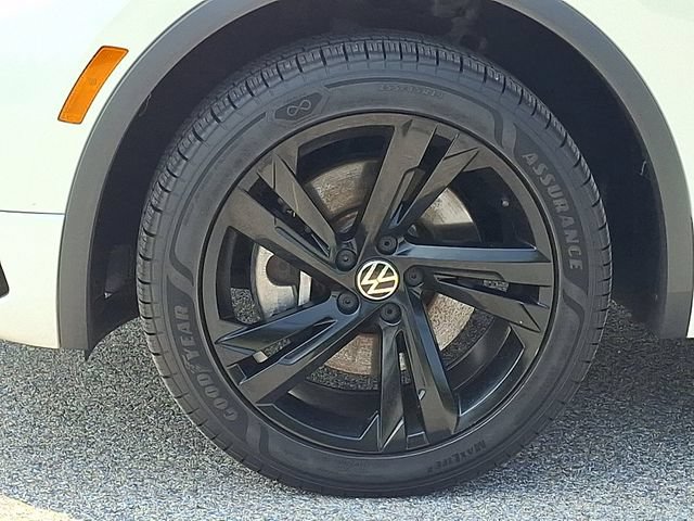 Used 2023 Volkswagen Tiguan SE R-Line AWD/4WD image 8
