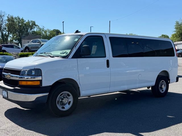 Used 2025 Chevrolet Express 3500 LT w/ LT Preferred Equipment Group RWD image 4