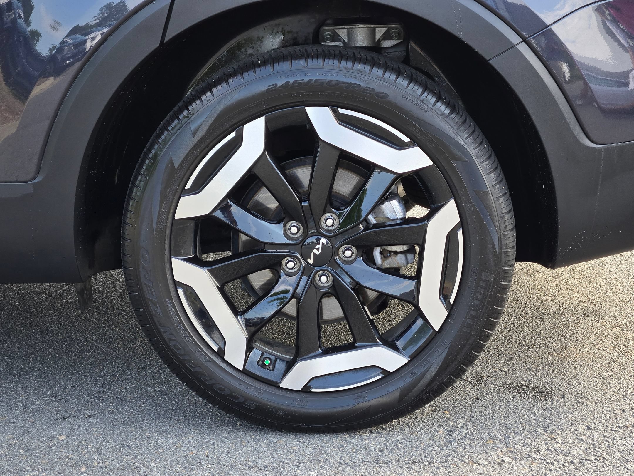 Used 2025 Kia Telluride EX w/ EX Captain's Chair Package FWD image 17