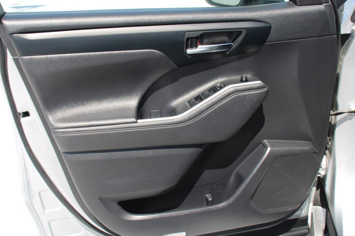 Used 2023 Toyota Highlander XLE FWD image 10