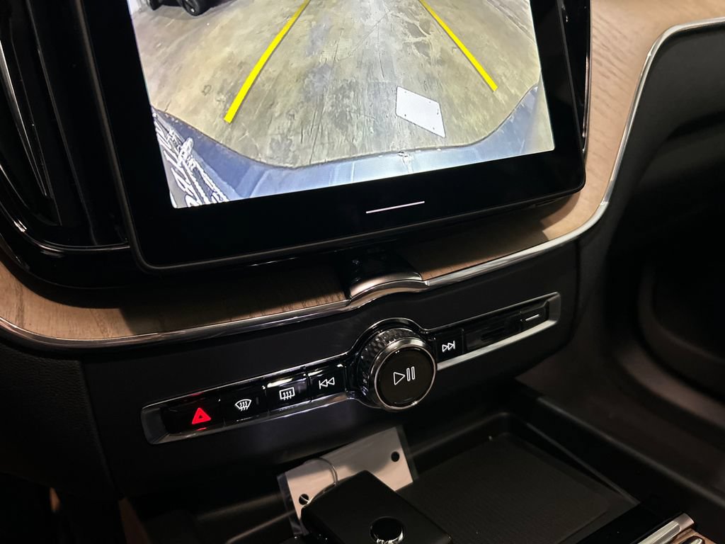 New 2026 Volvo XC60 B5 Plus w/ Climate Package AWD/4WD image 18