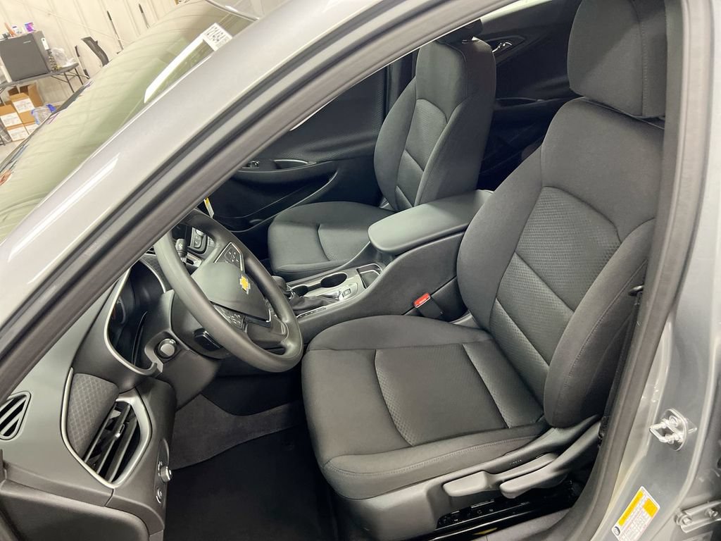 Used 2025 Chevrolet Malibu LS FWD image 18