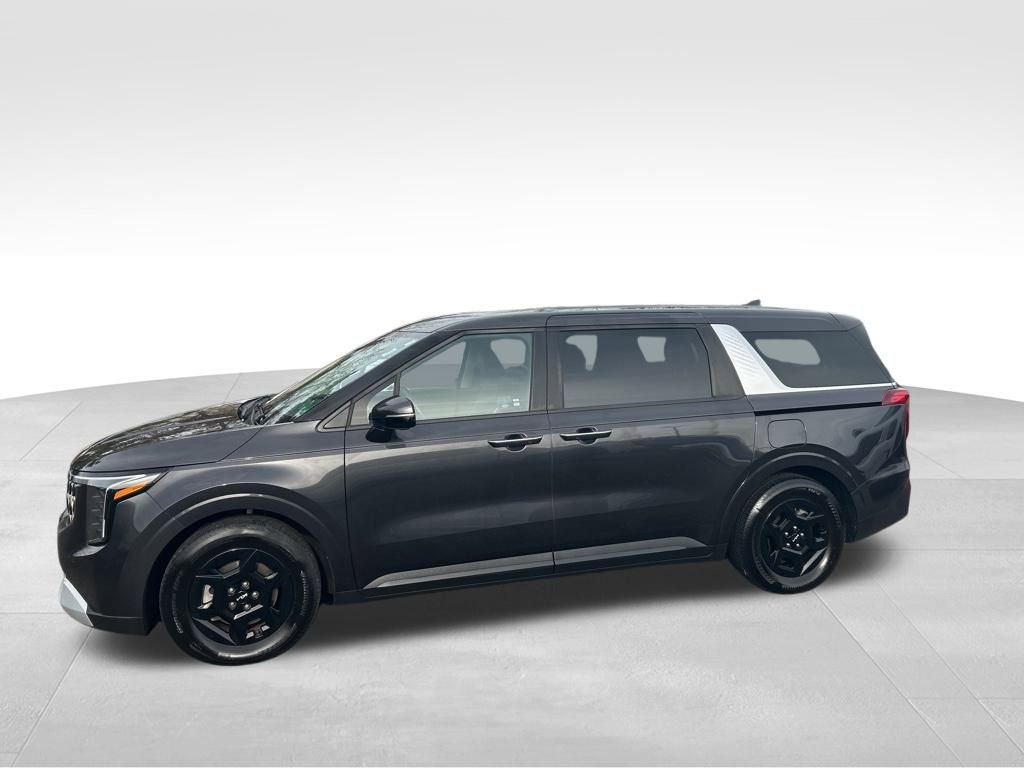 Used 2025 Kia Carnival image 2