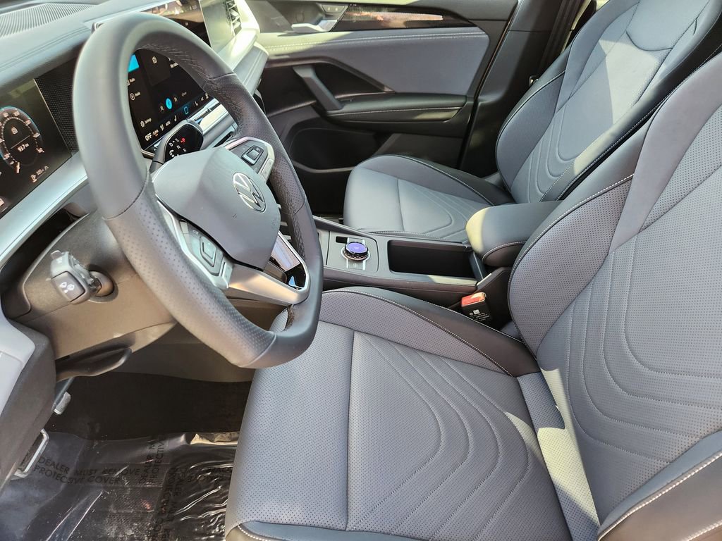 New 2026 Volkswagen Tiguan SE R-Line image 3