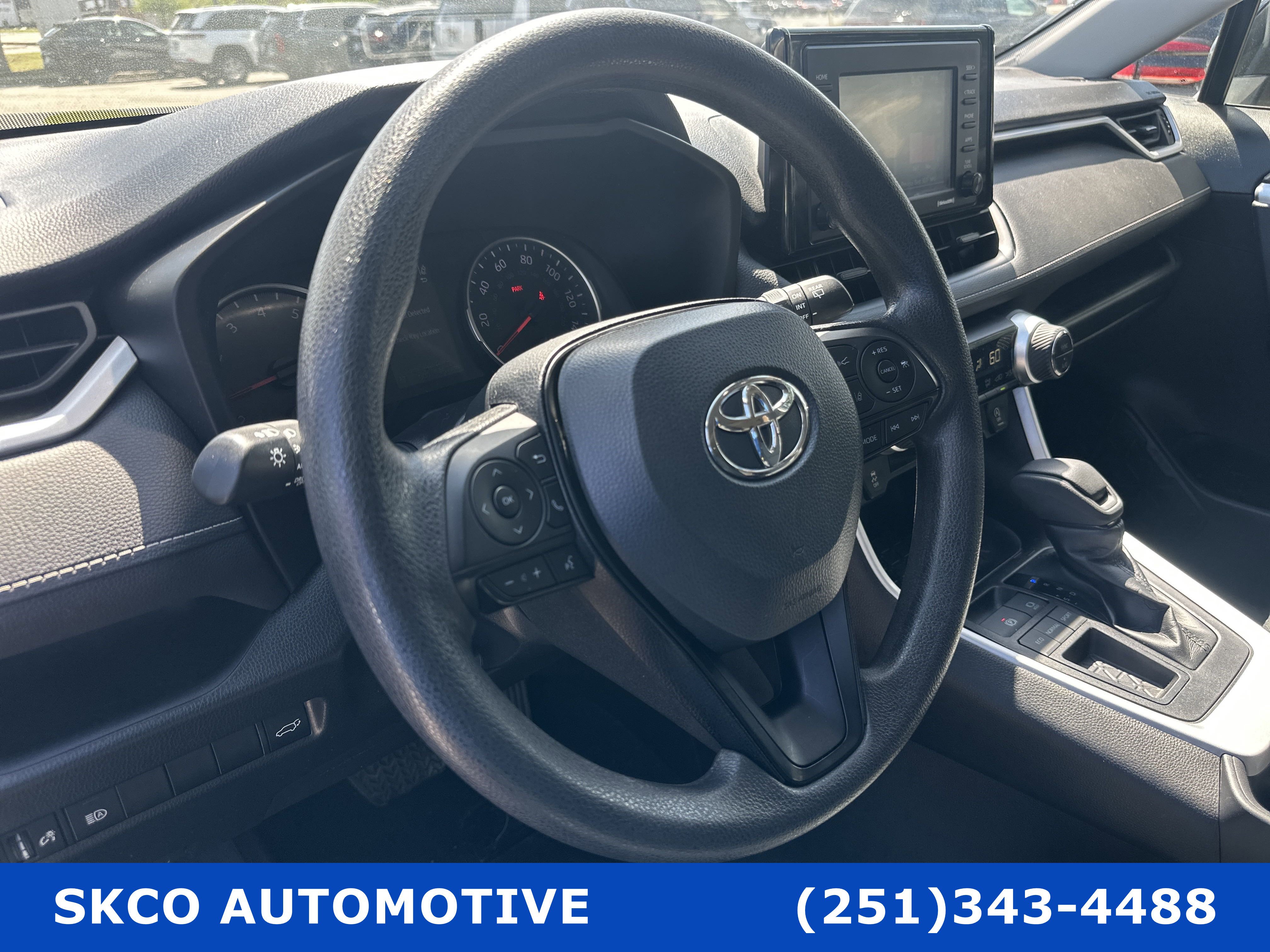 Used 2022 Toyota RAV4 XLE w/ Convenience Package FWD image 19