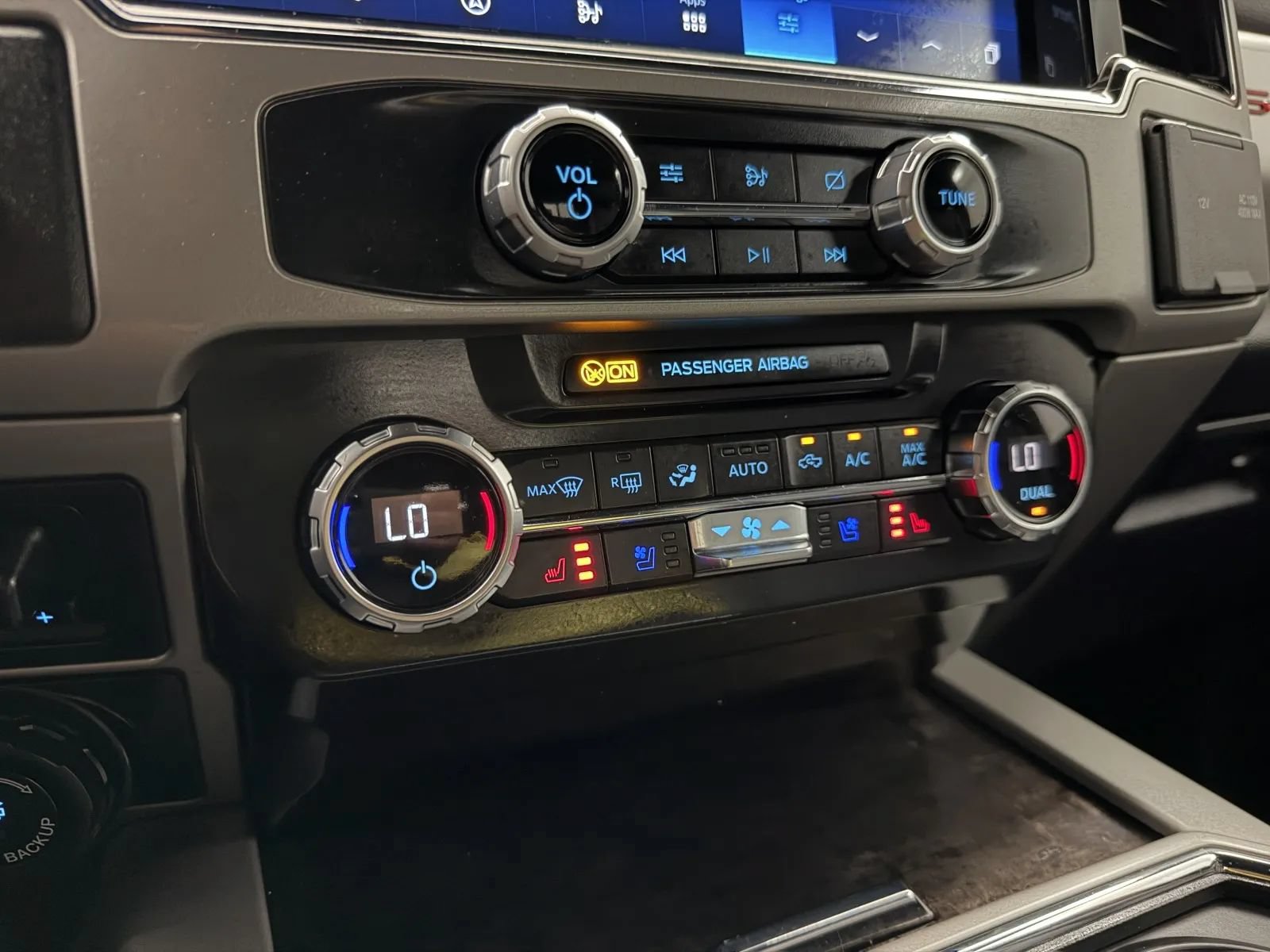 Used 2022 Ford F350 Lariat w/ Lariat Value Package RWD image 25
