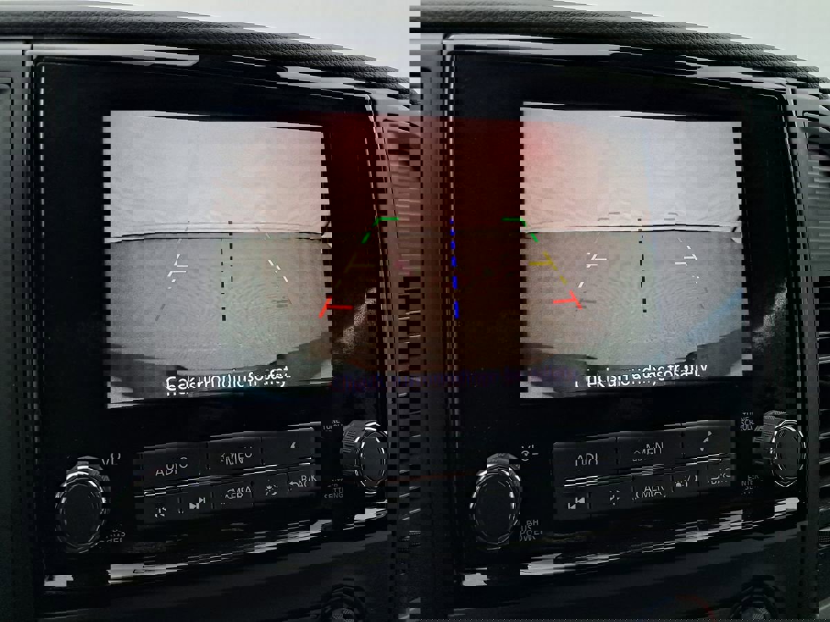 Used 2023 Nissan Titan SV image 22