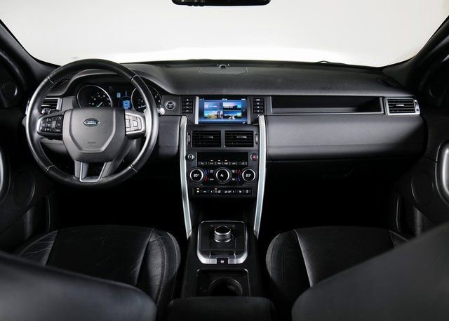 Used 2017 Land Rover Discovery Sport HSE image 4