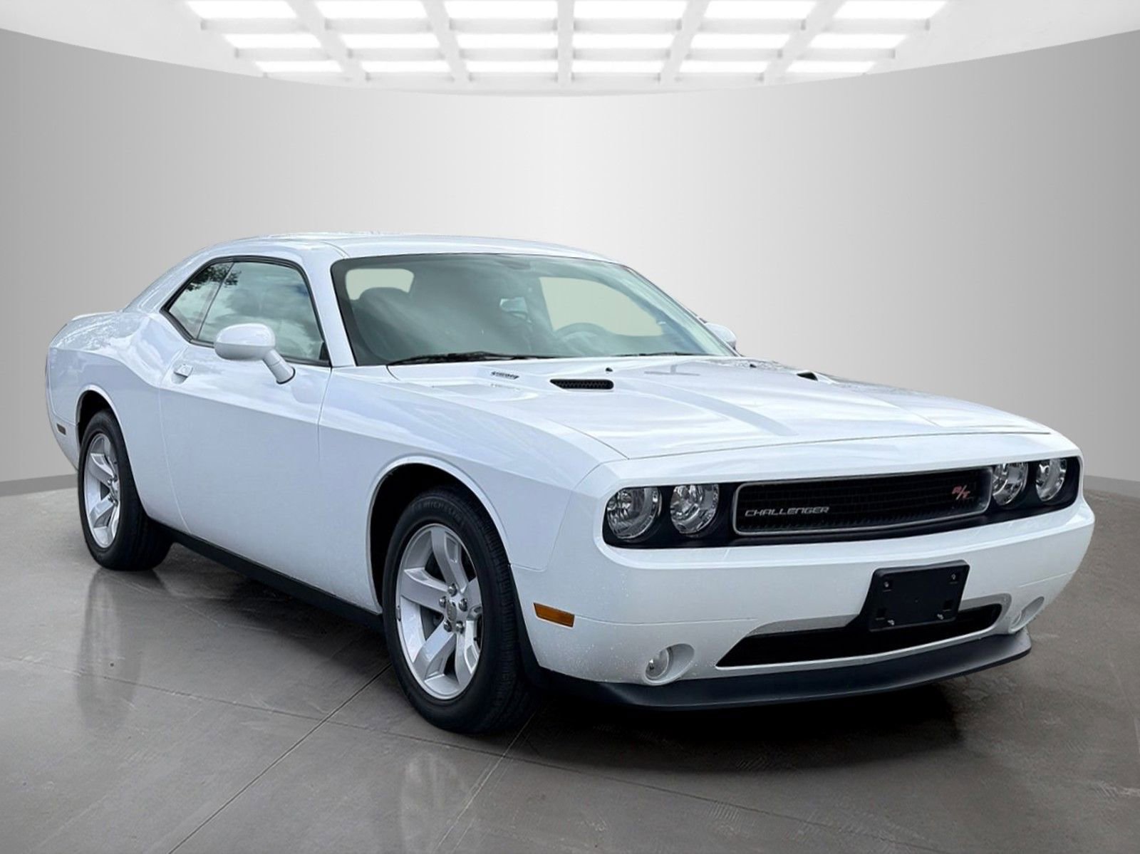 Used 2014 Dodge Challenger R/T RWD image 3