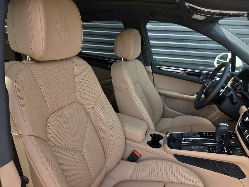 Certified 2026 Porsche Macan S AWD/4WD image 19