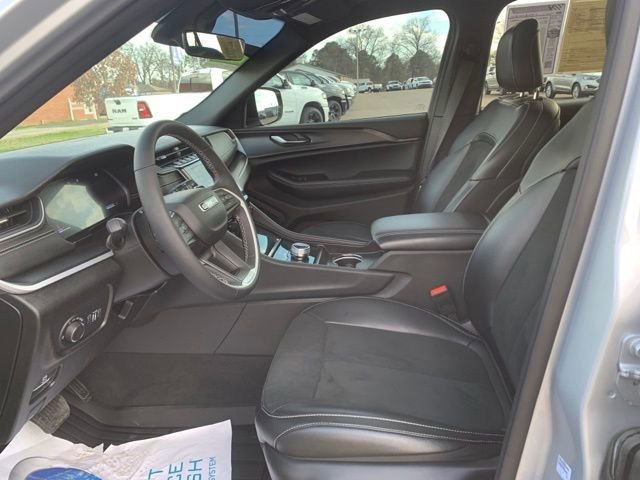 Used 2025 Jeep Grand Cherokee L Altitude image 23