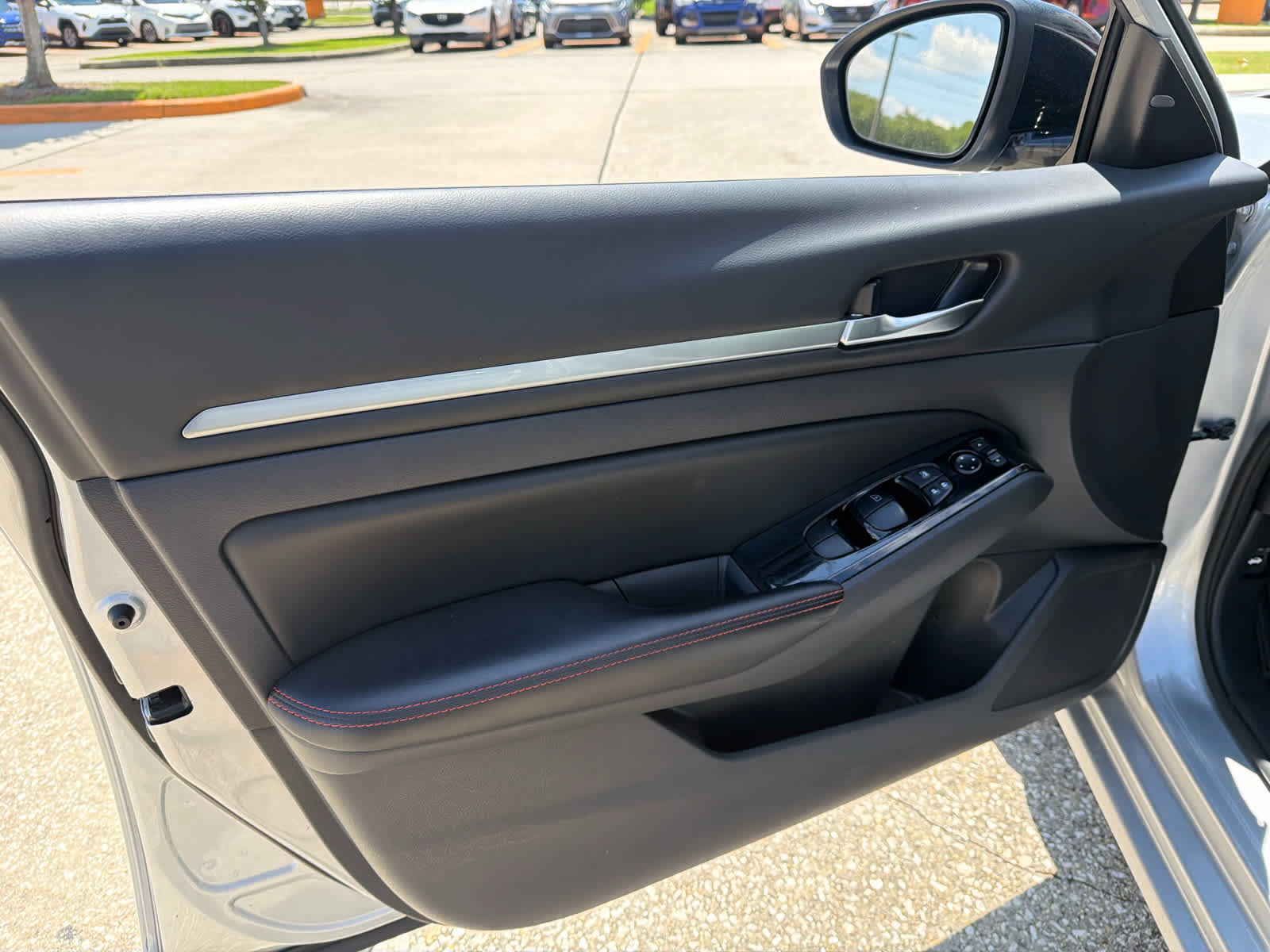 Used 2024 Nissan Altima 2.5 SR FWD image 19
