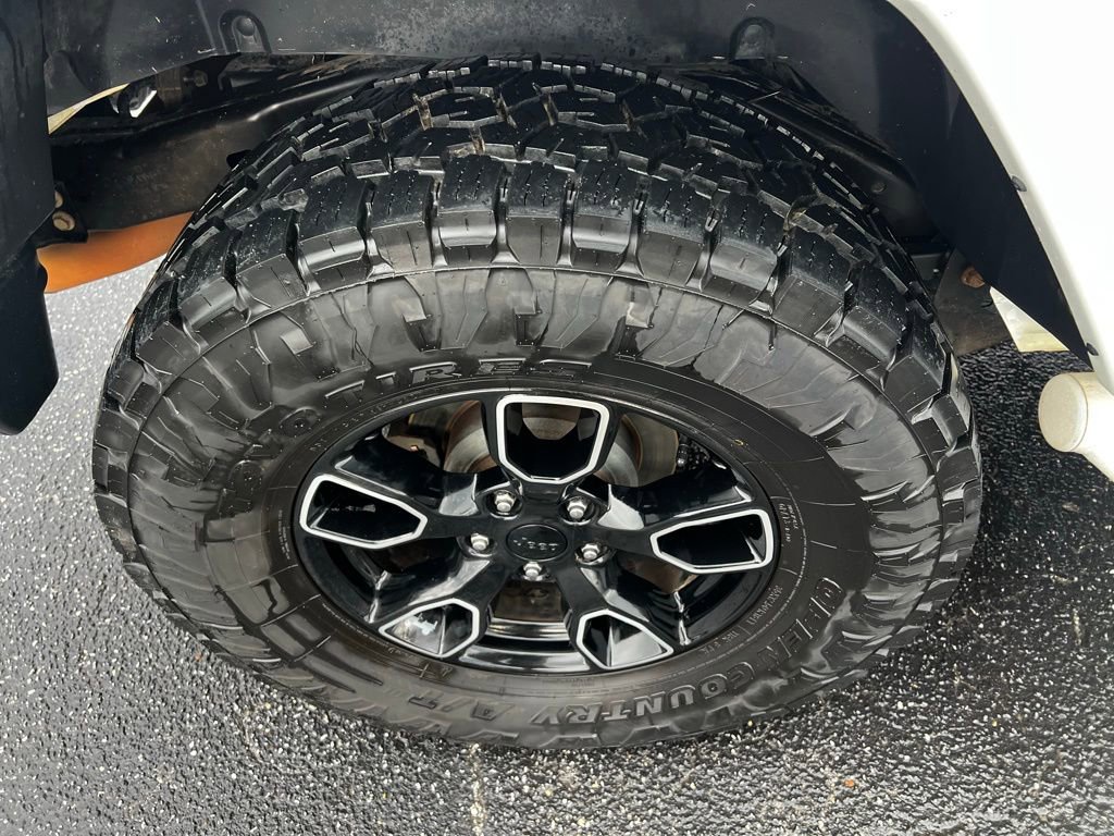 Used 2018 Jeep Wrangler Unlimited Sahara image 35