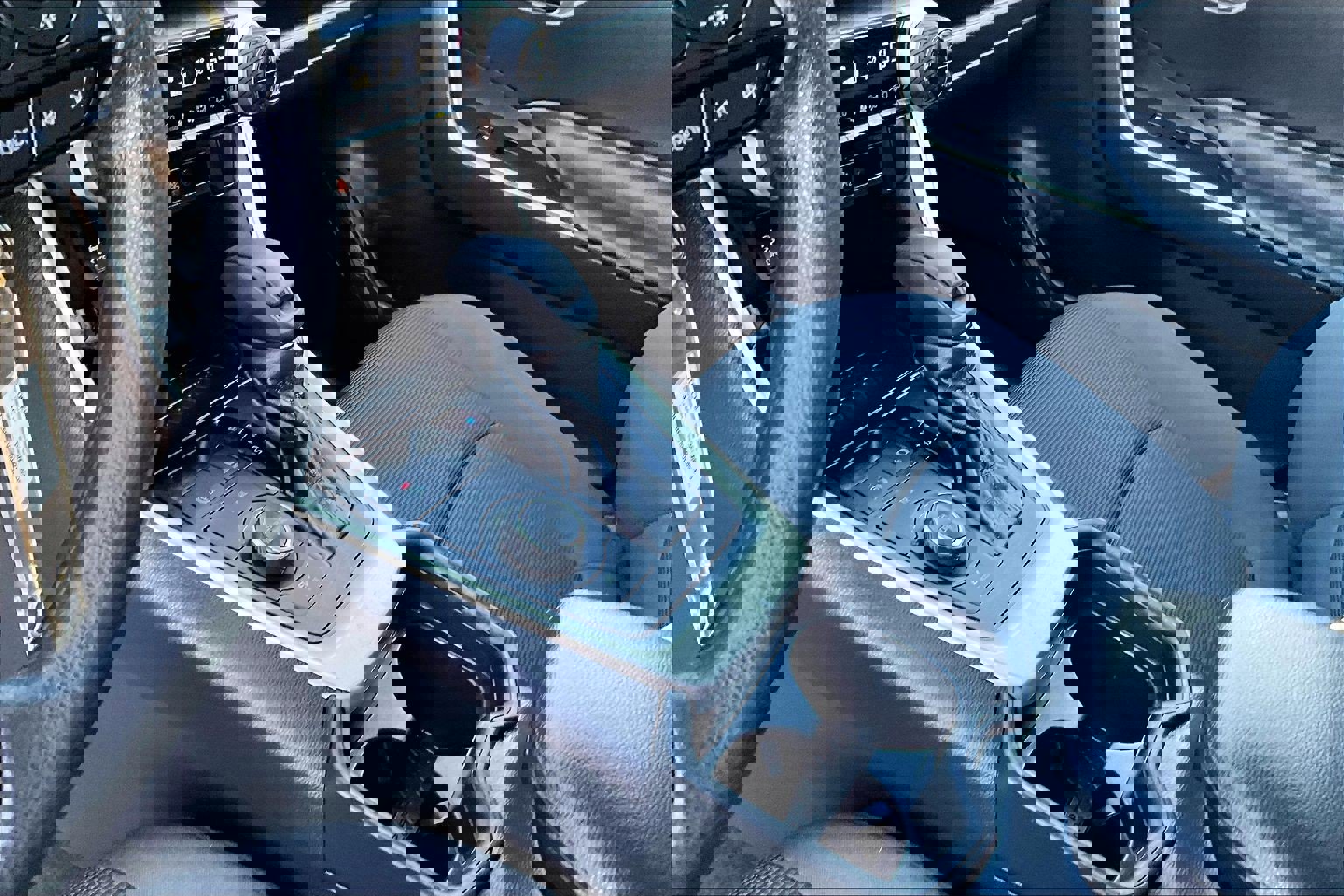 Used 2021 Toyota RAV4 LE image 16