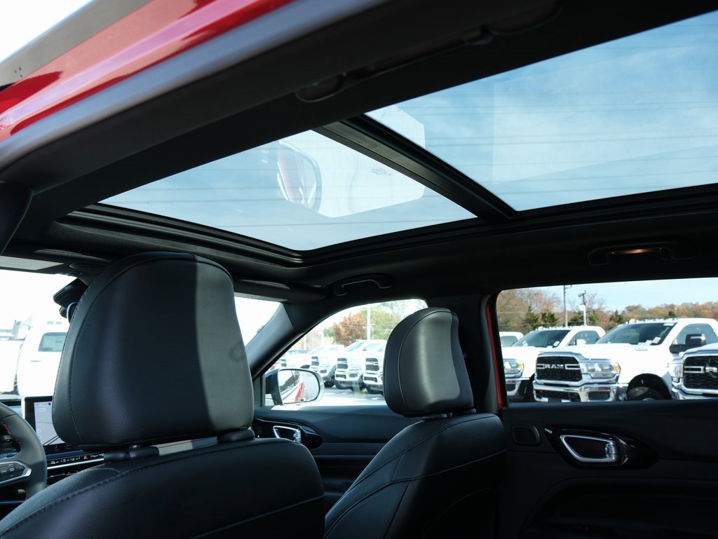 Used 2024 Jeep Compass Trailhawk w/ Trailhawk Elite Group image 32