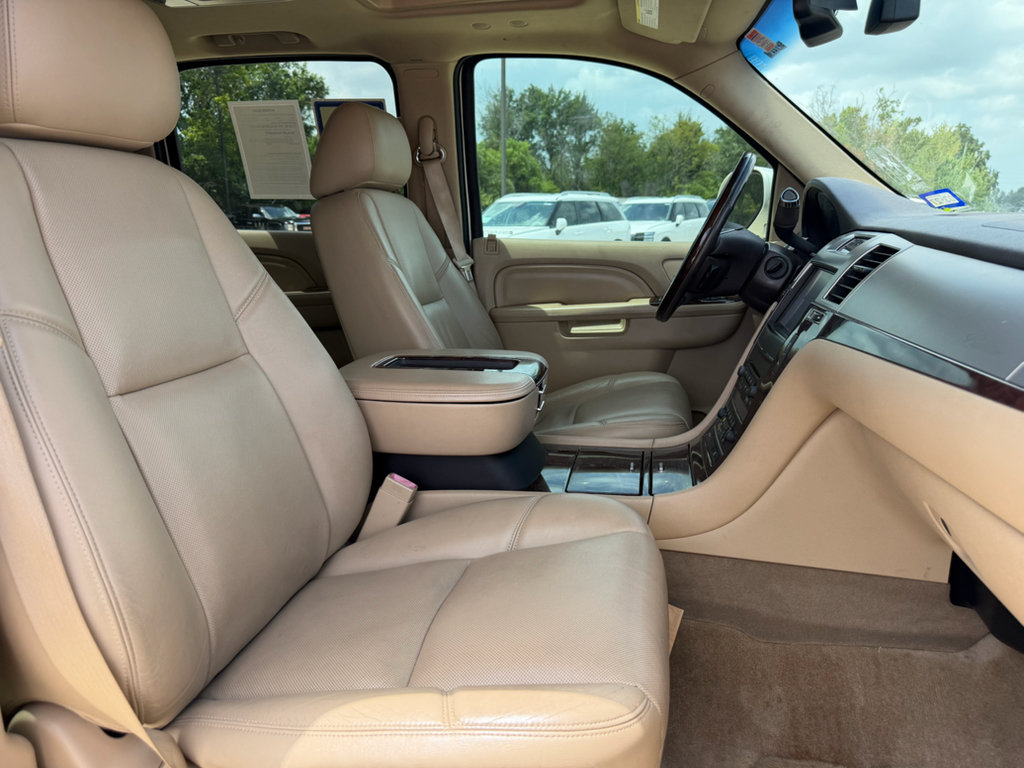 Used 2013 Cadillac Escalade ESV Luxury RWD image 12