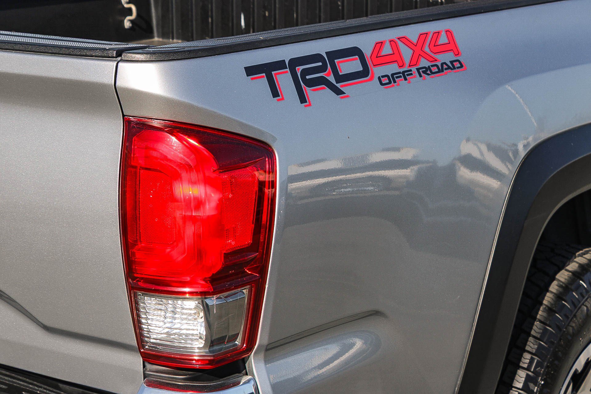 Used 2017 Toyota Tacoma TRD Sport image 10