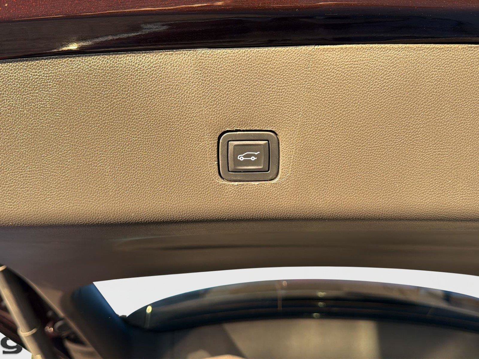 Used 2021 Chevrolet Traverse High Country AWD/4WD image 39