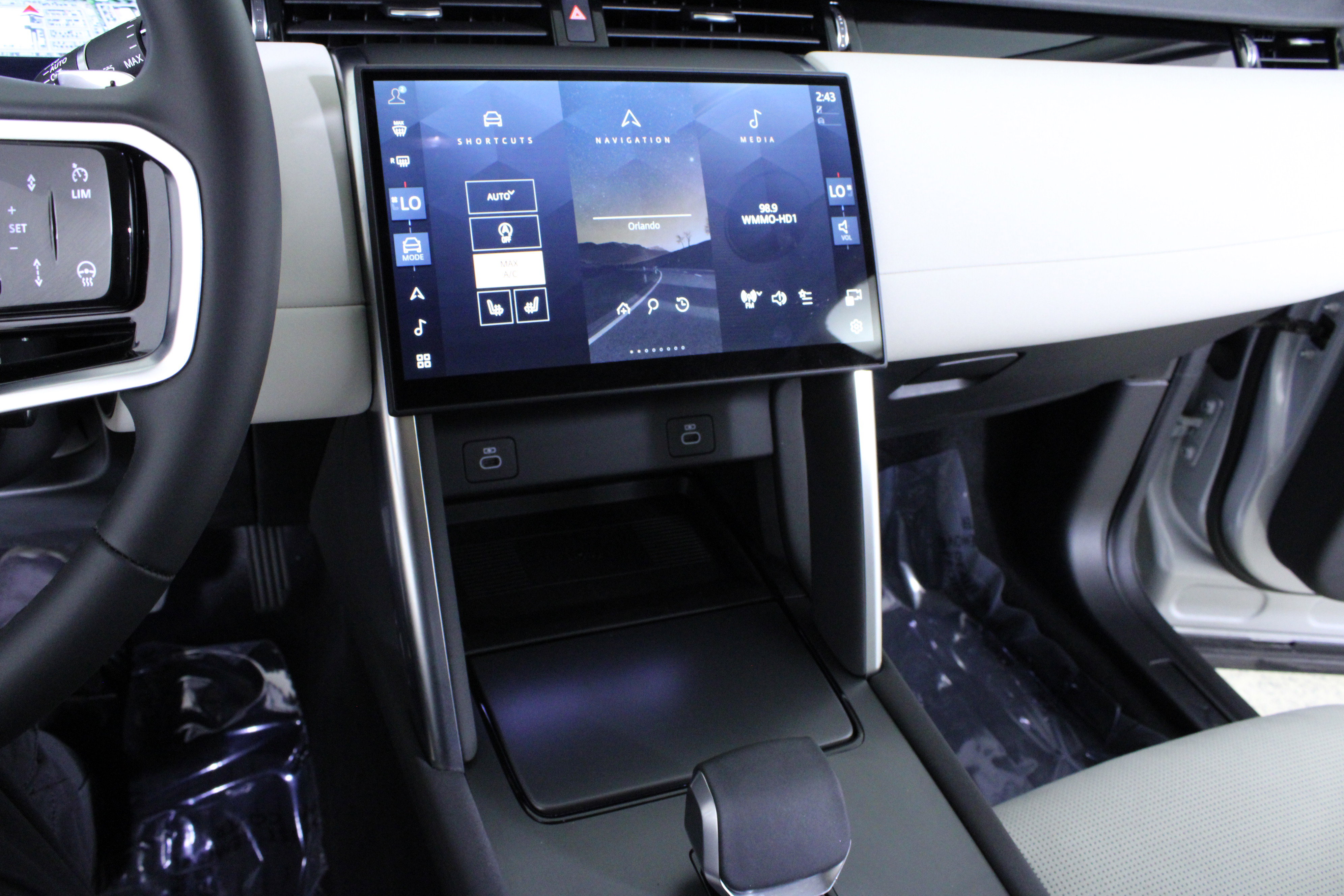 Used 2025 Land Rover Discovery Sport S image 27