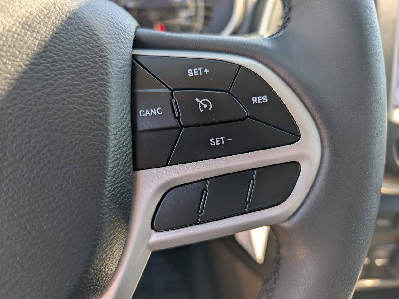 Used 2022 Jeep Cherokee Latitude AWD/4WD image 26